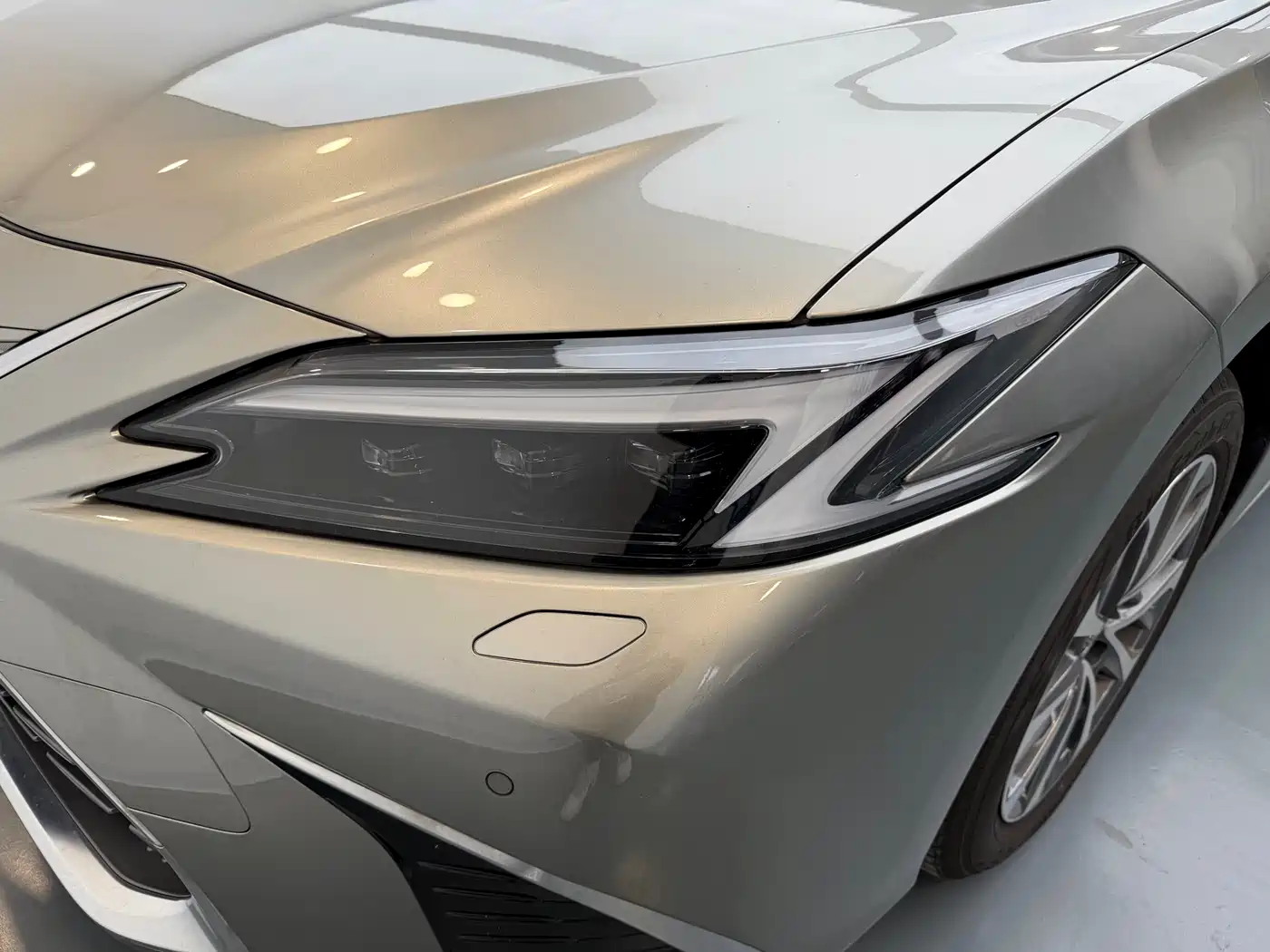 Lexus ES 2025 200 Ultimate Edition фото 11