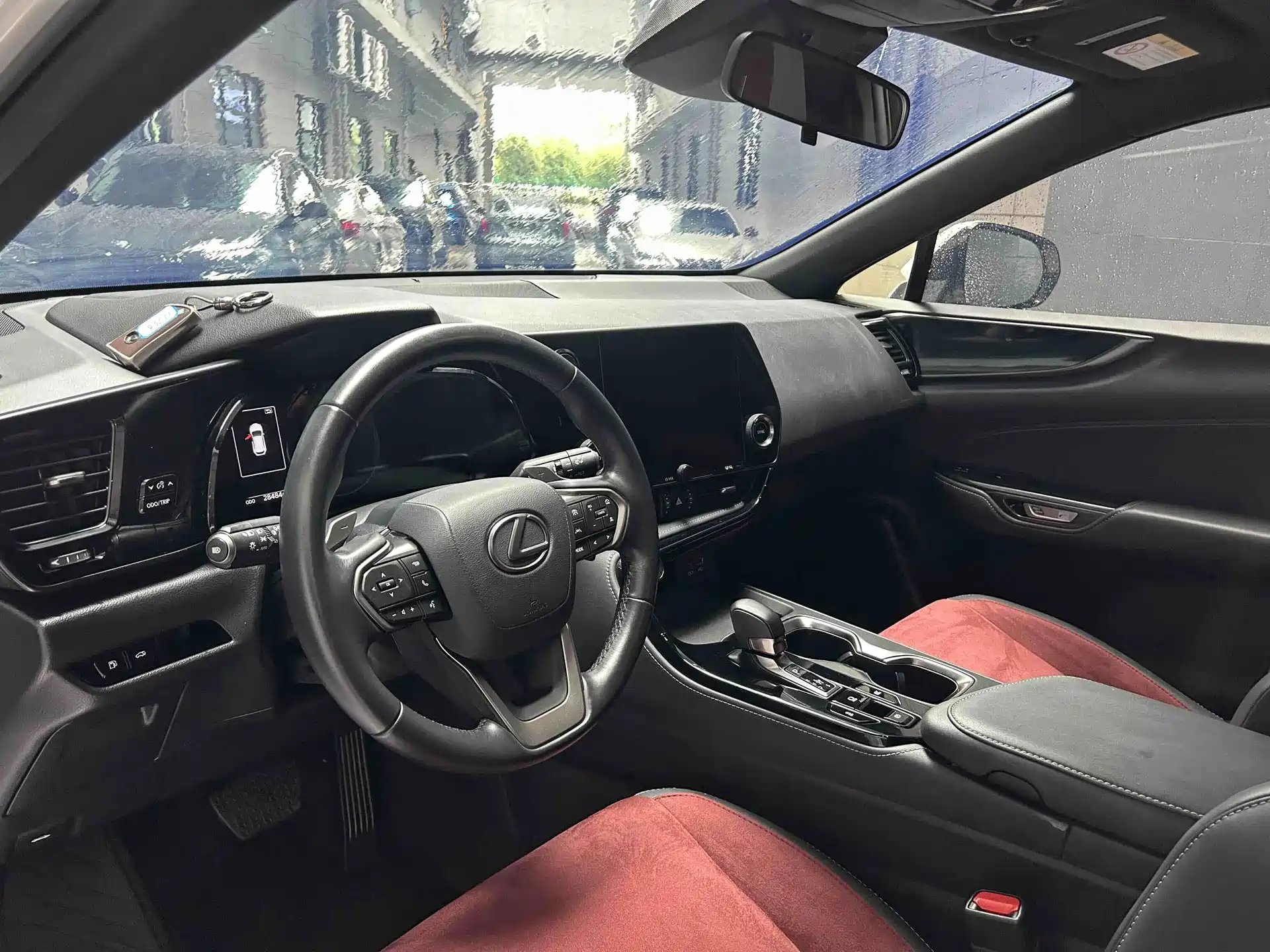 Фото 16 - Lexus NX