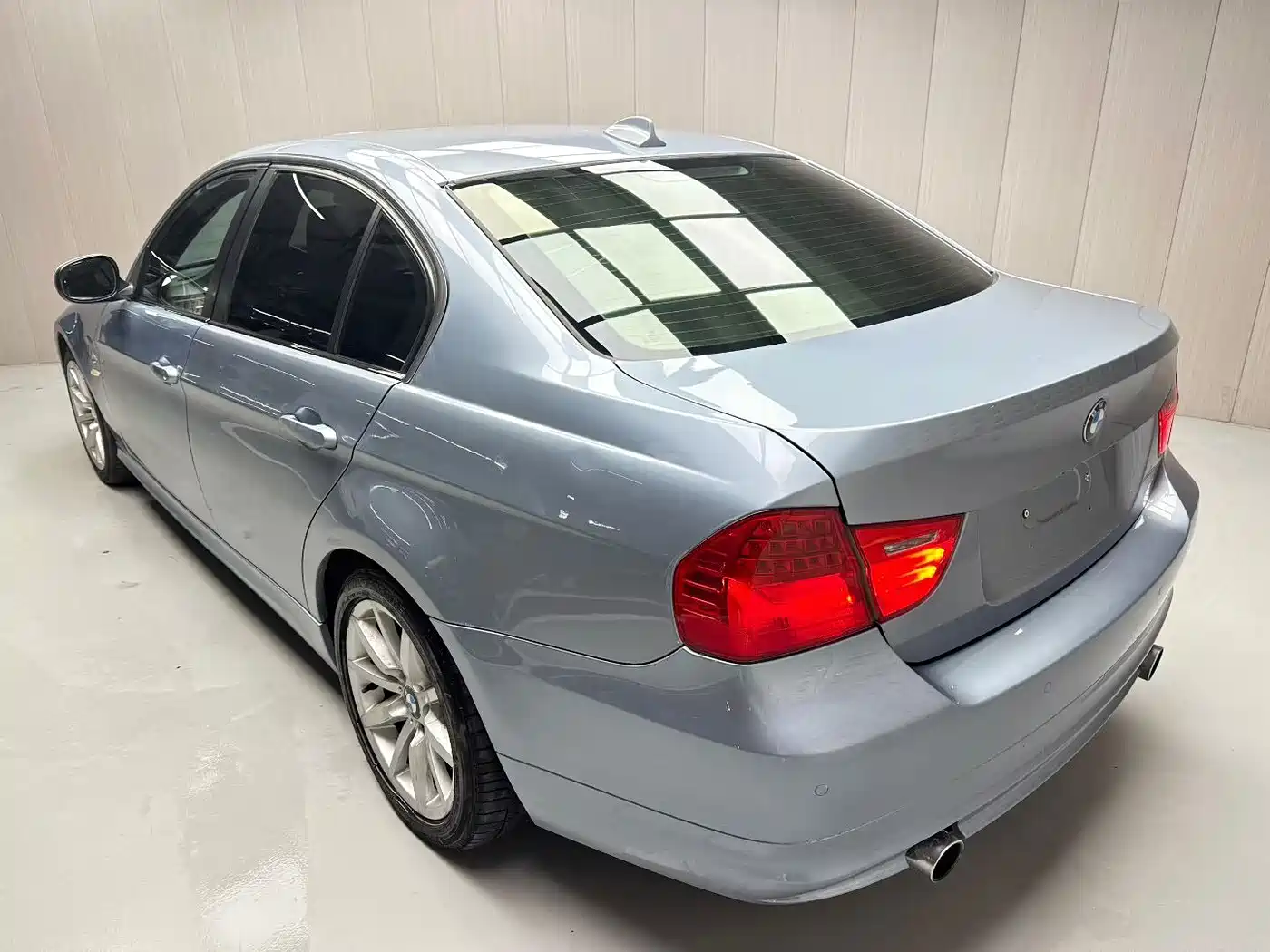 BMW 3 Series (Import) 2009 335i фото 3