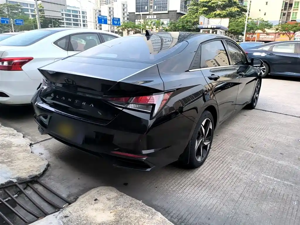 Hyundai Elantra 2021 1.5L CVT GLX Elite Edition фото 7
