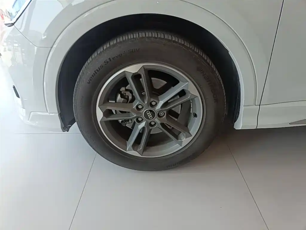 Audi Q3 2024 35 TFSI Progressive Sport фото 23