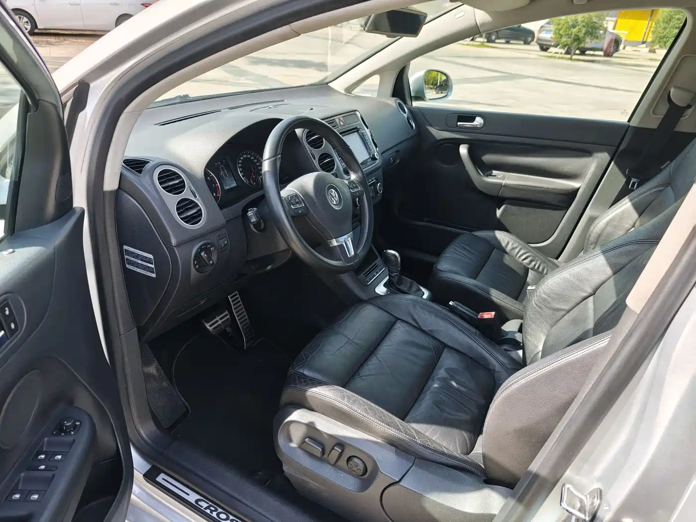 Volkswagen Golf (Import) 2011 1.4TSI Cross Golf фото 5