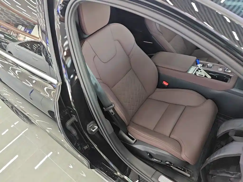 Photo 25 - Volvo S90