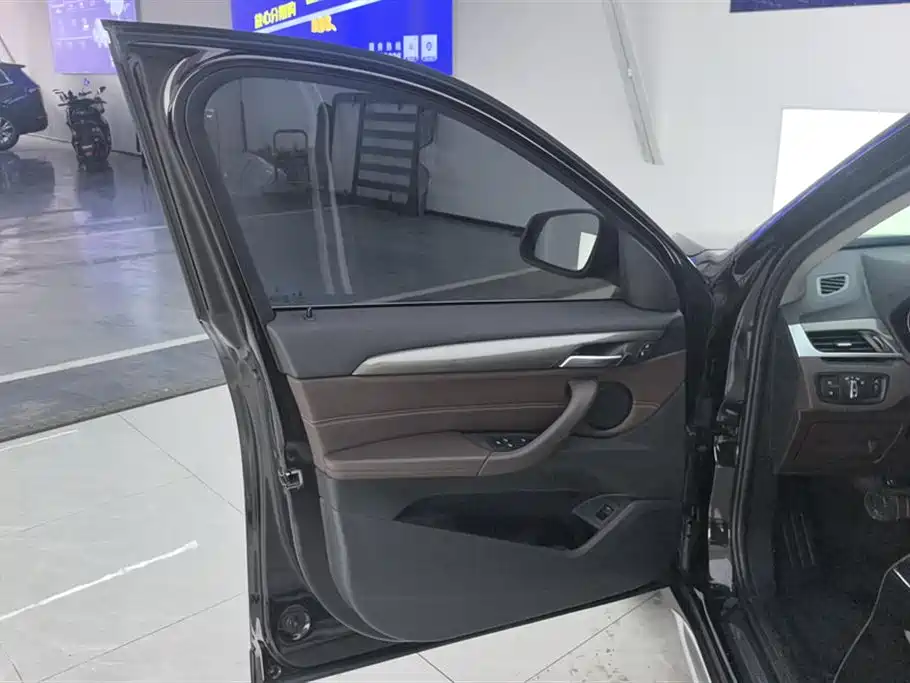 BMW X1 2019 sDrive18Li Premium Model фото 7