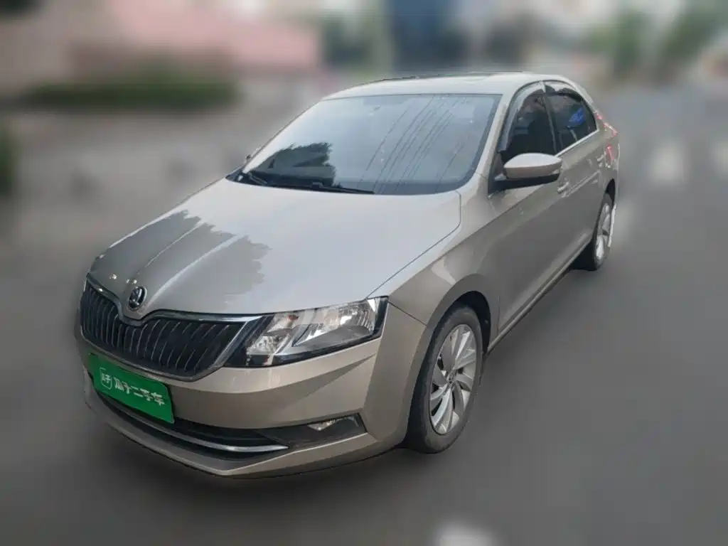 Photo 2 - Škoda Rapid