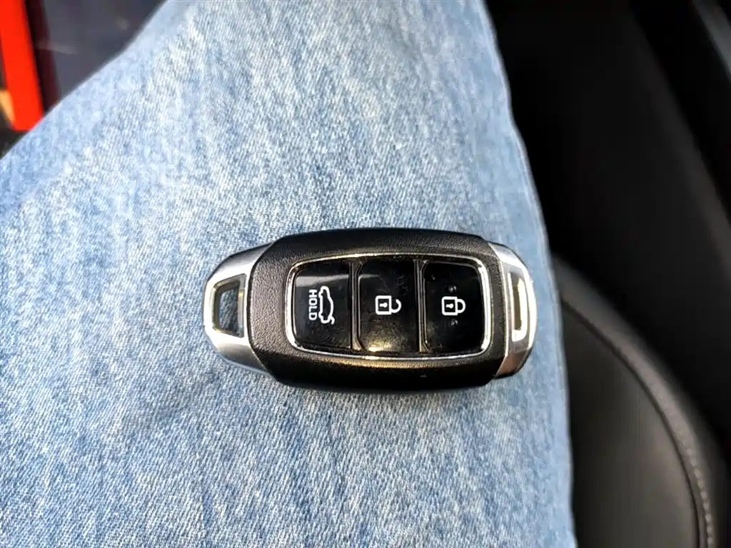 Hyundai Elantra 2021 1.5L CVT GLX Elite Edition фото 9