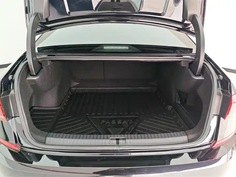 Volkswagen Passat 2023 Facelift 330TSI Starlight Luxury Edition фото 4