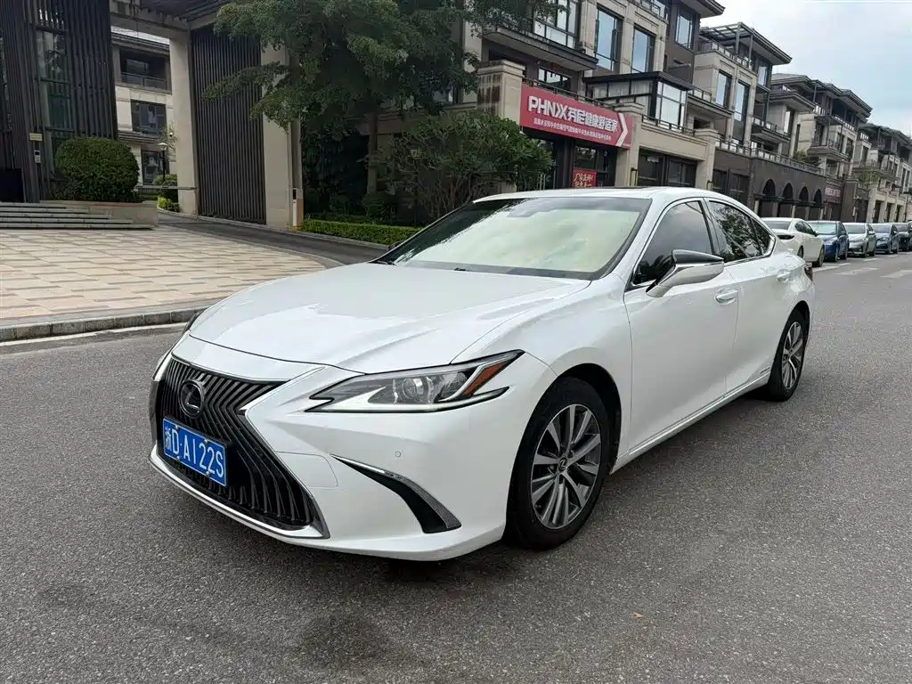 Lexus ES 2018 300h Excellence Edition China V фото 3