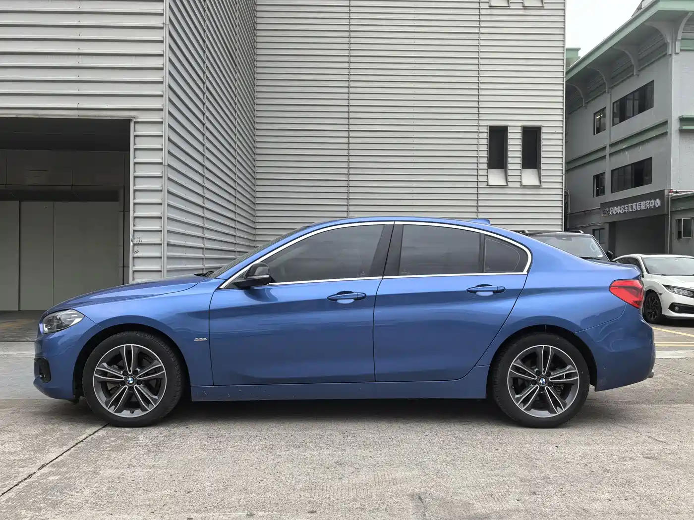 BMW 1 Series 2018 118i Sport Edition фото 4
