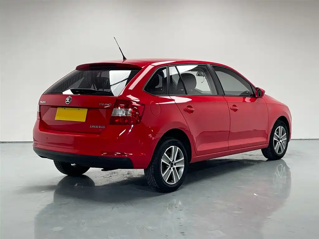 Škoda Skoda Rapid Spaceback 2016 Facelift 1.4L Manual Forward Edition фото 3