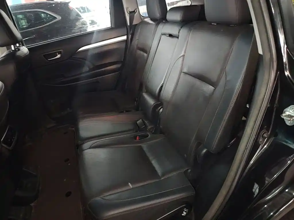 Фото 13 - Toyota Highlander