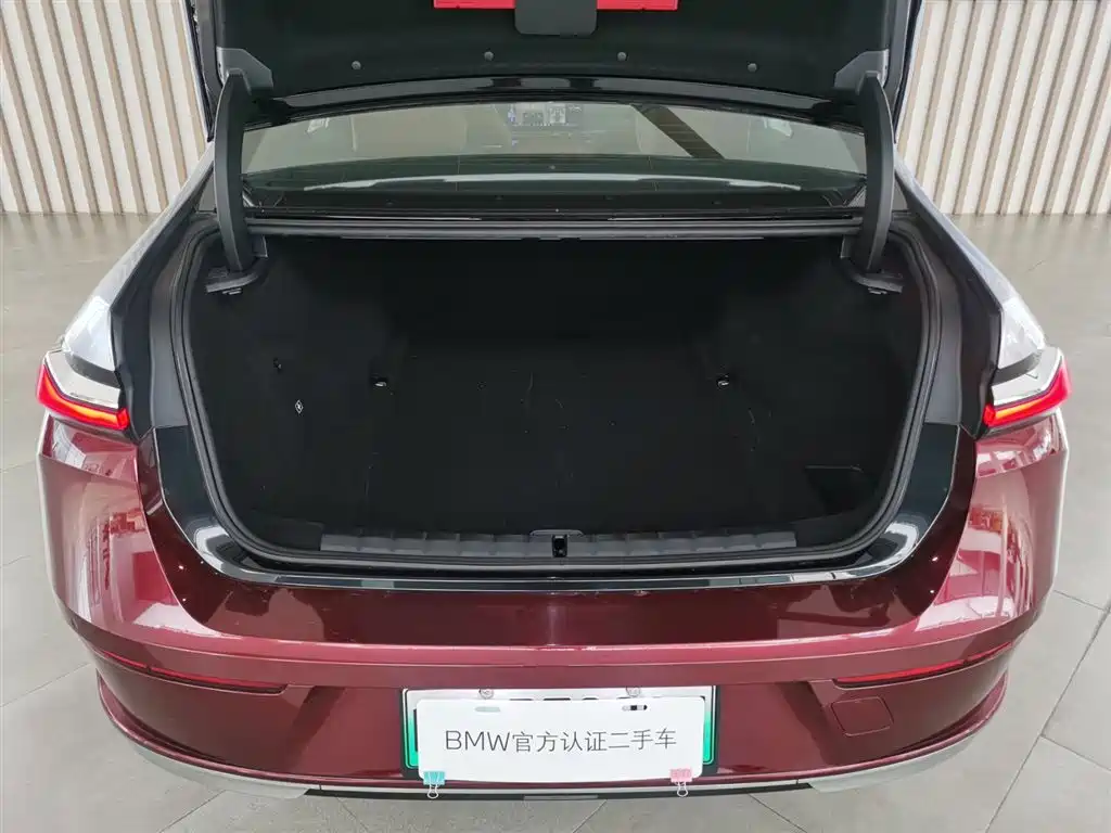 Photo 14 - BMW i7