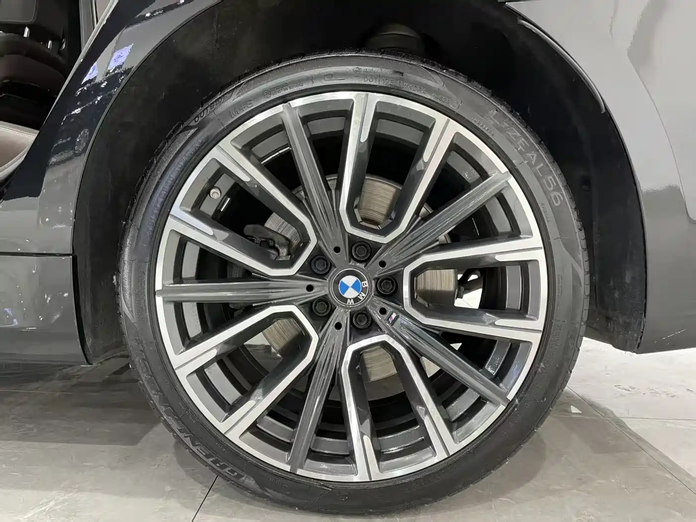 BMW 7 Series 2019 740Li Leading M Sport Package фото 11