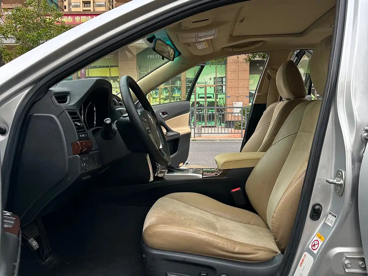 Toyota Reiz 2013 2.5V Premium Edition фото 14