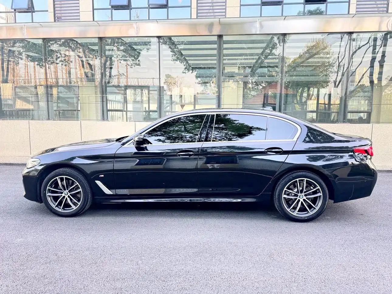 BMW 5 Series 2022 525Li M Sport Package фото 11