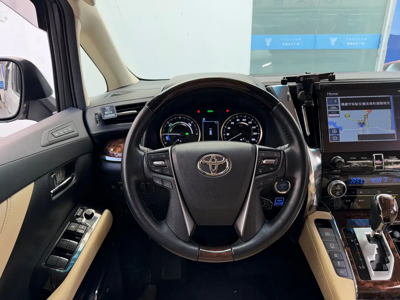Toyota Alphard 2021 Hybrid 2.5L Luxury фото 43