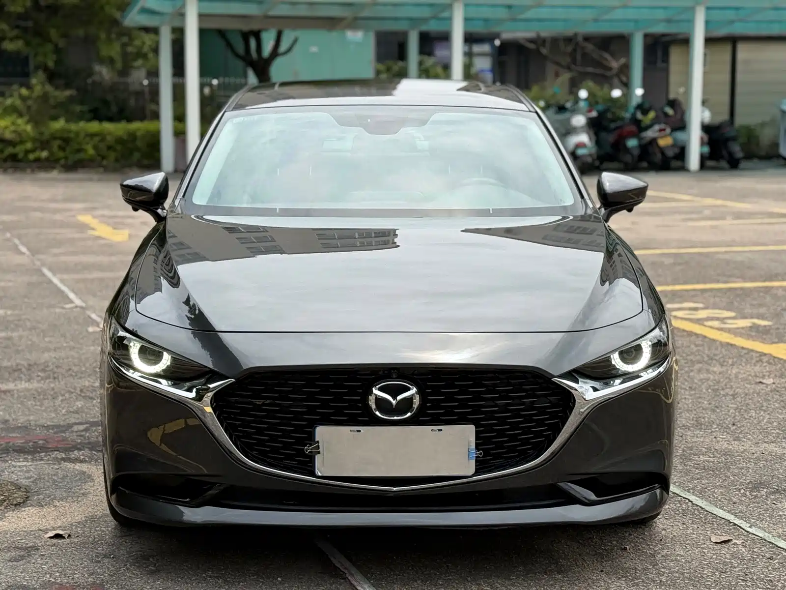 Photo 2 - Mazda Mazda 3