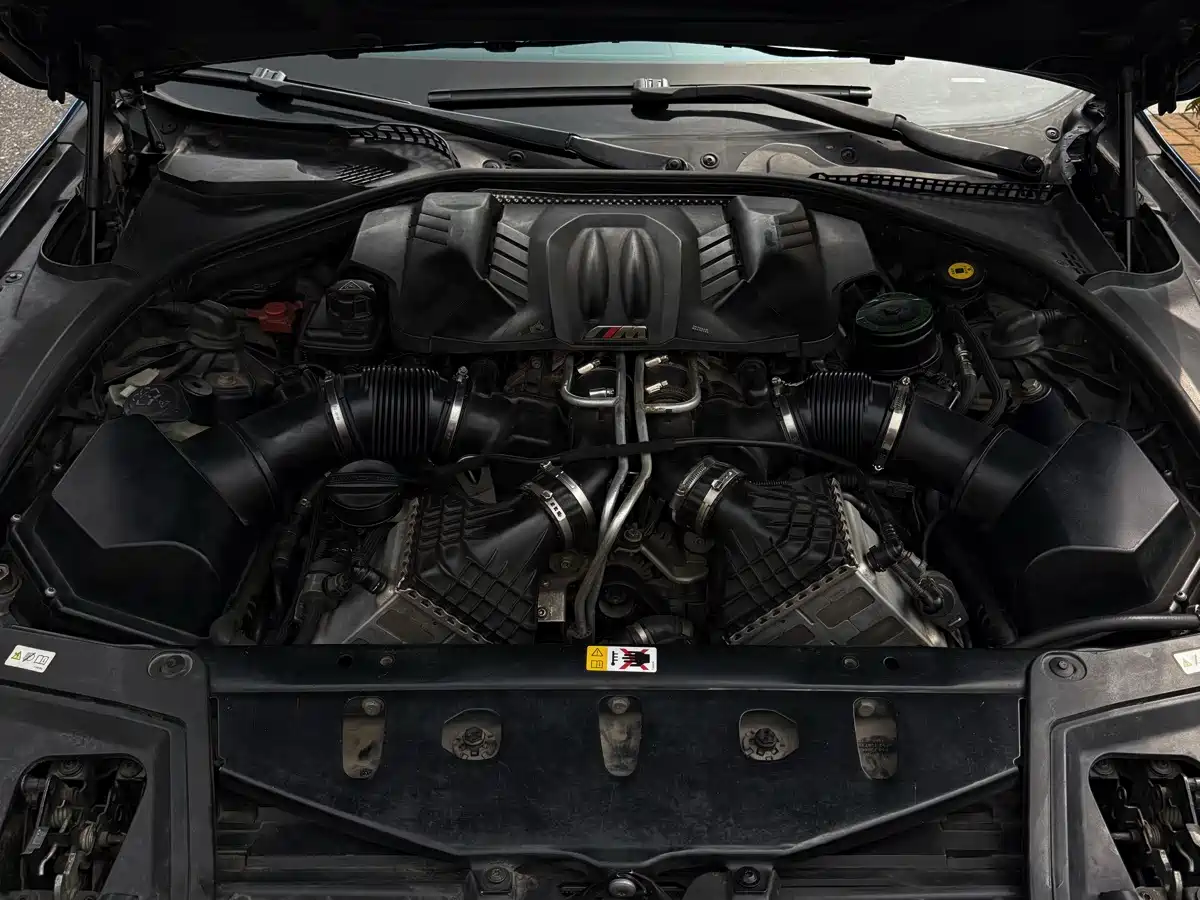 BMW M5 2013 2013 M5 US Version