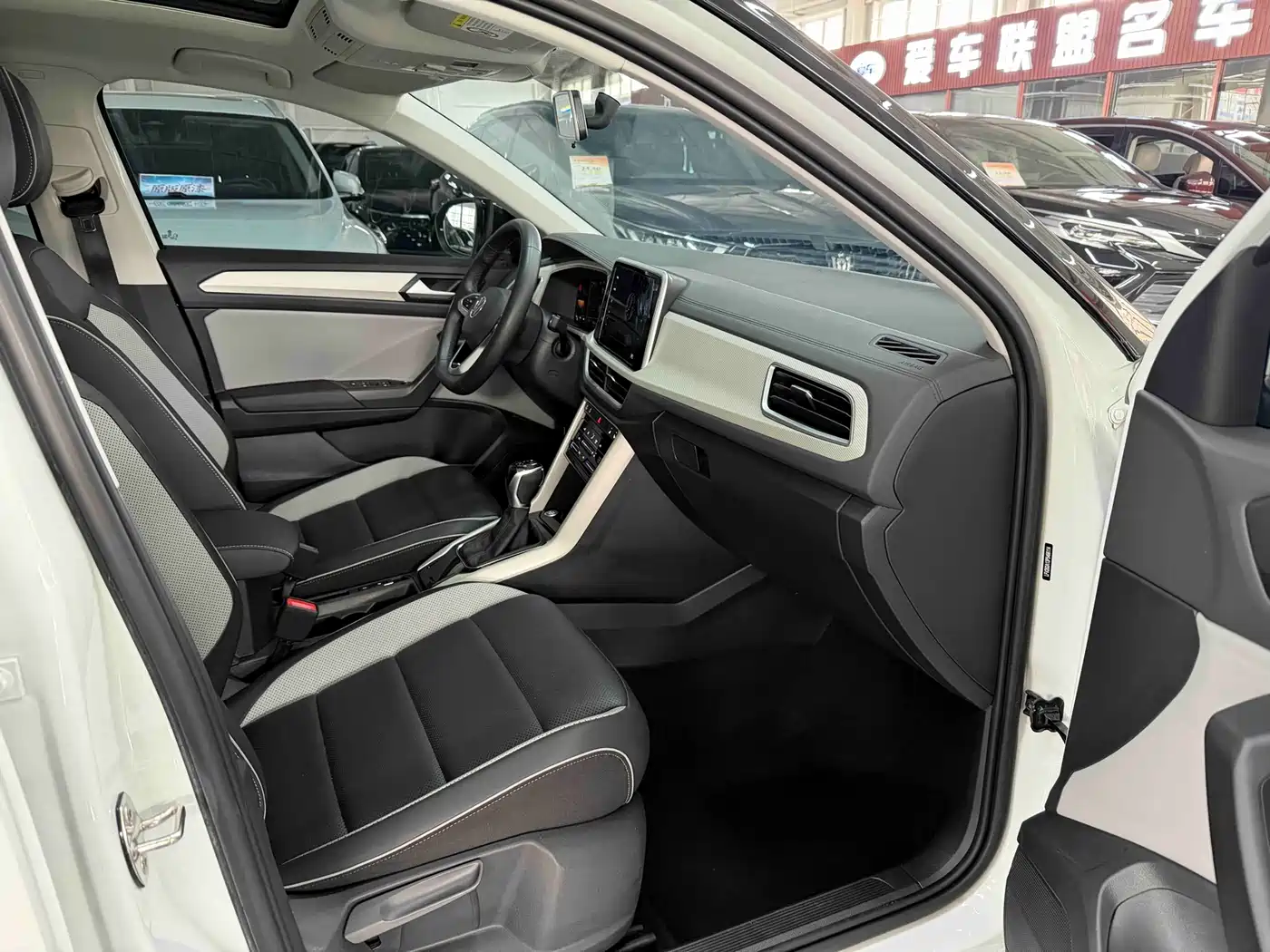 Volkswagen T-ROC 2023 280TSI DSG 2WD Time Edition фото 17