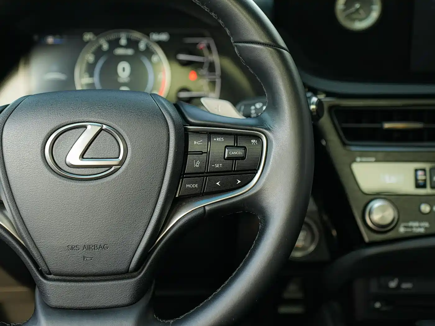 Lexus ES 2021 200 Excellence Edition фото 21