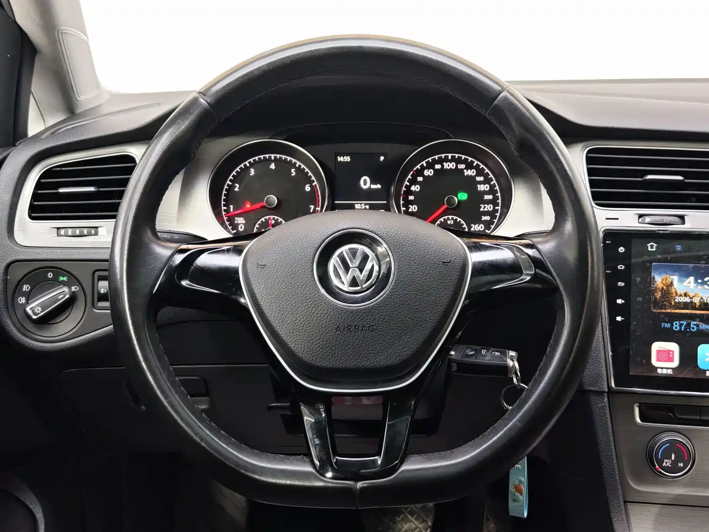 Volkswagen Golf 2016 230TSI Automatic Comfort фото 23