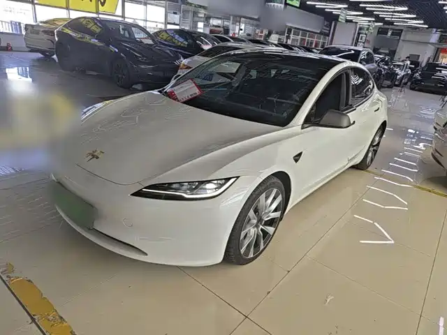 Tesla Model 3 2025