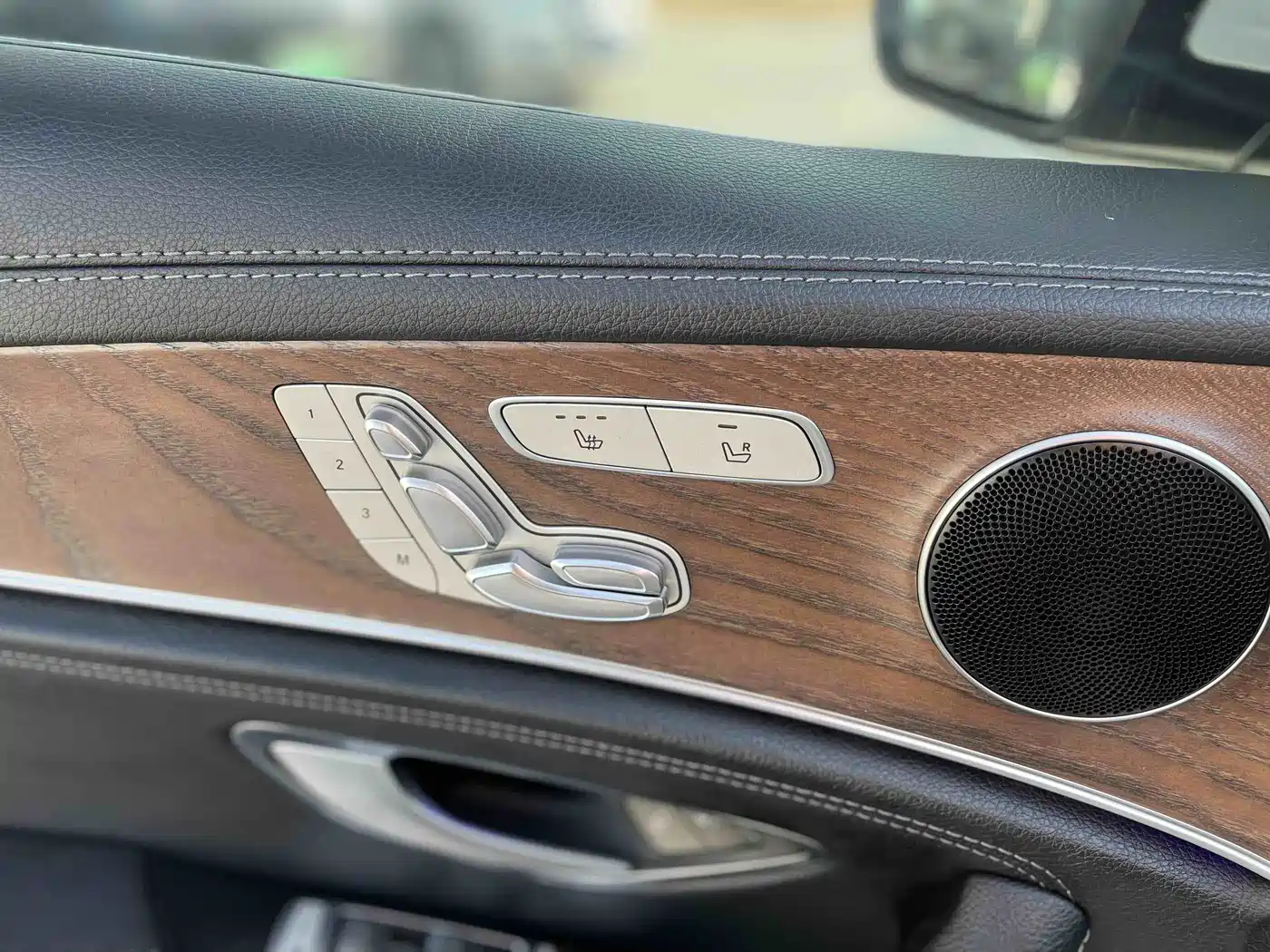Mercedes-Benz E-Class 2017 E 300 L Luxury фото 18