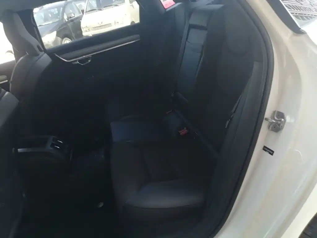 صورة 17 - Volvo S90