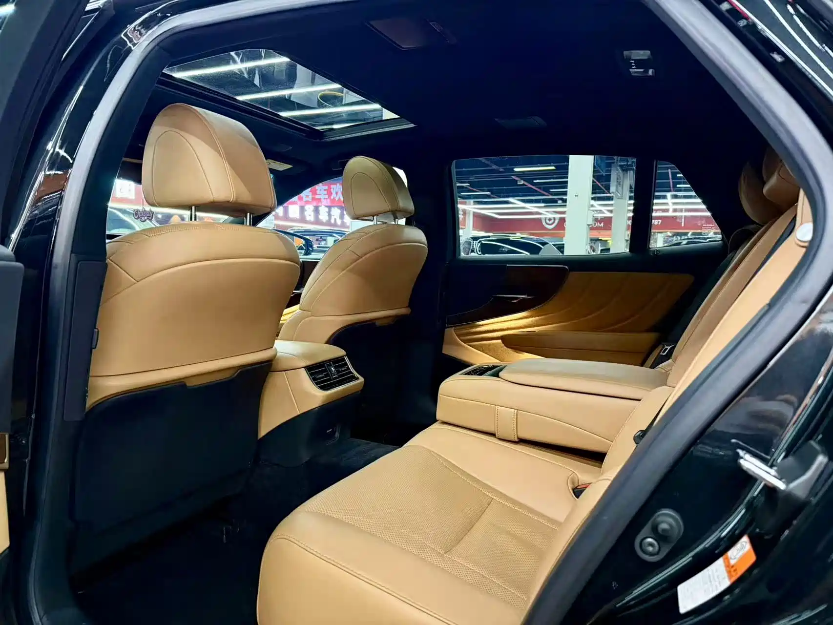 Фото 14 - Lexus LS