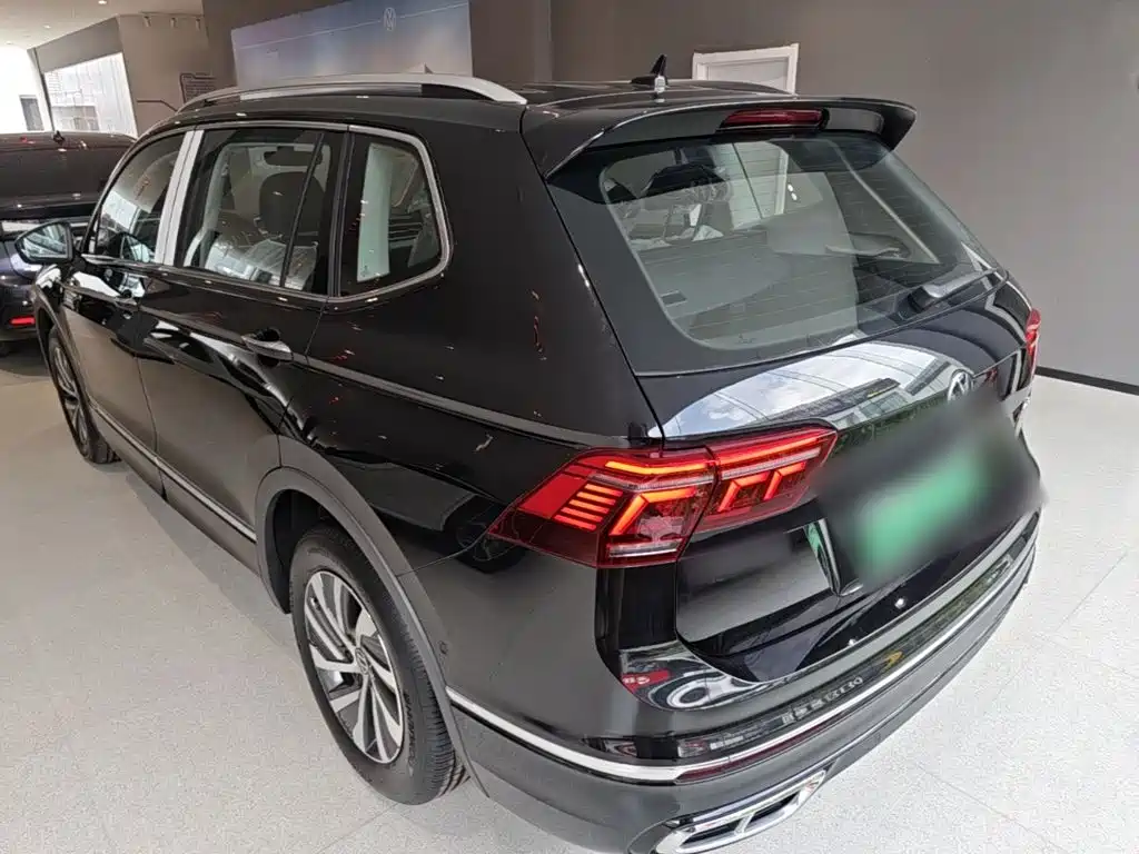 2025 Volkswagen Tiguan L PHEV