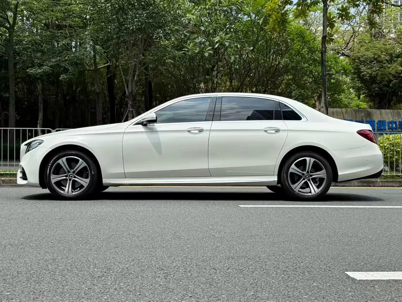 Mercedes-Benz E-Class 2017 E 200 L 4MATIC фото 4