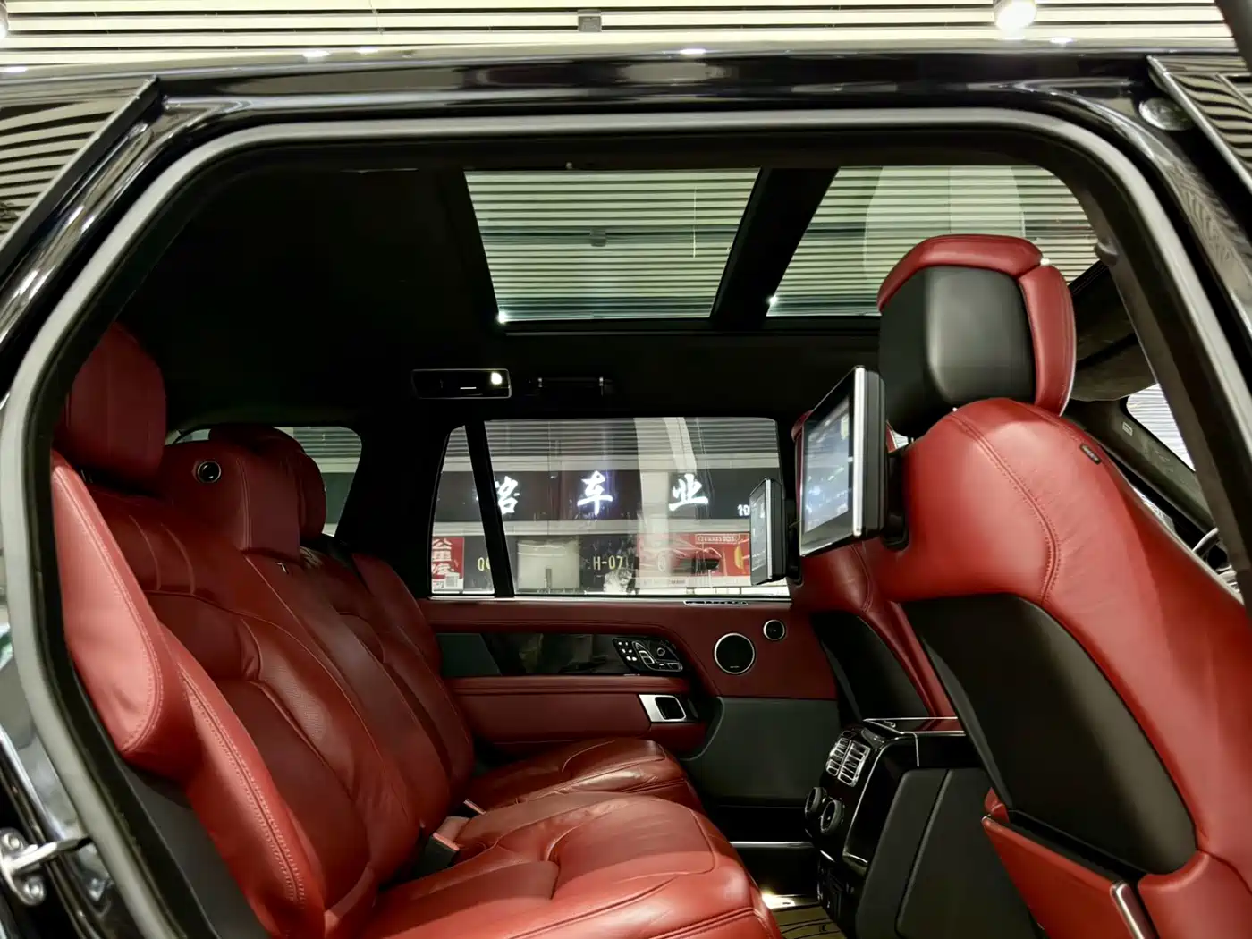 Land Rover Range Rover 2019 3.0 SC V6 Prestige Genesis Extended Edition фото 12