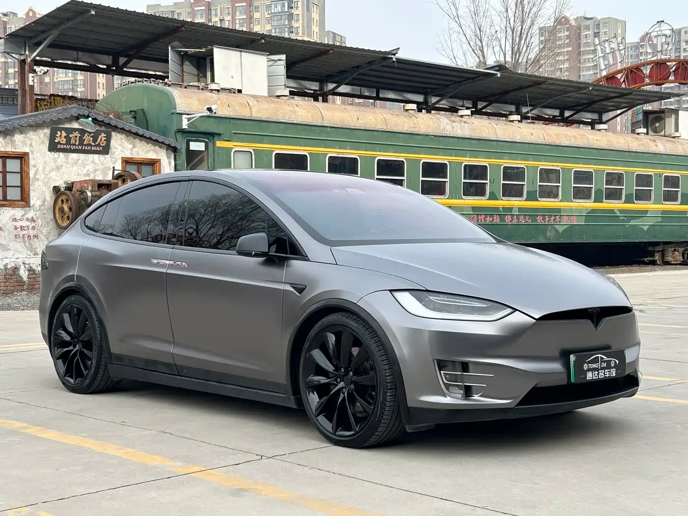 TESLA MODEL X