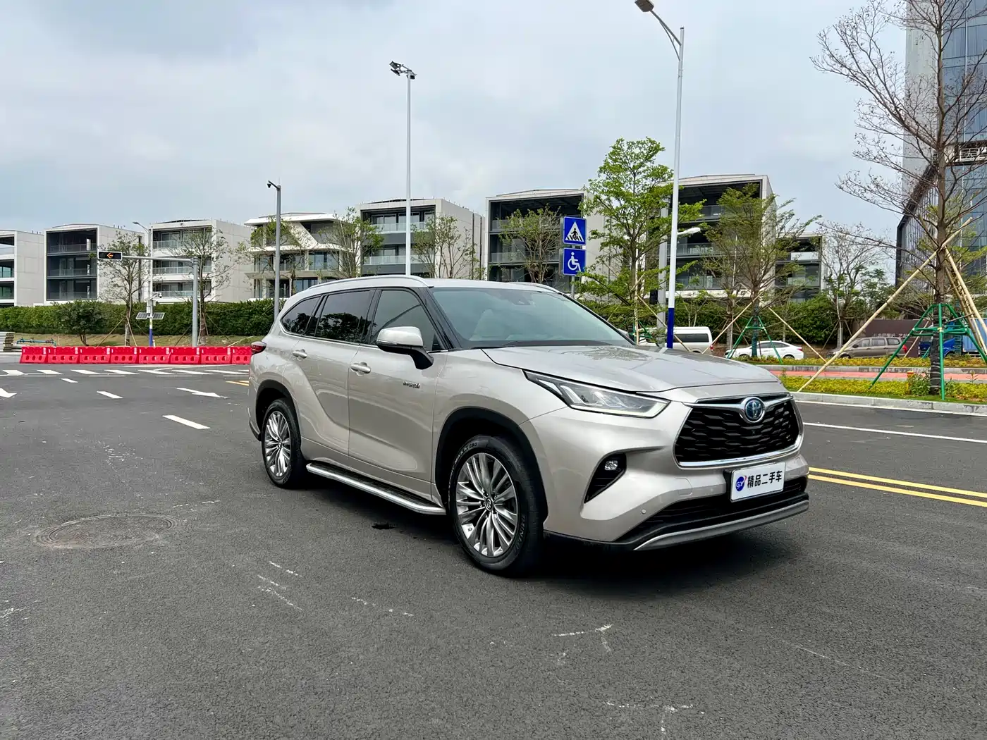 Toyota Highlander 2022 Dual Engine 2.5L 4WD Supreme Edition 7-Seater фото 26