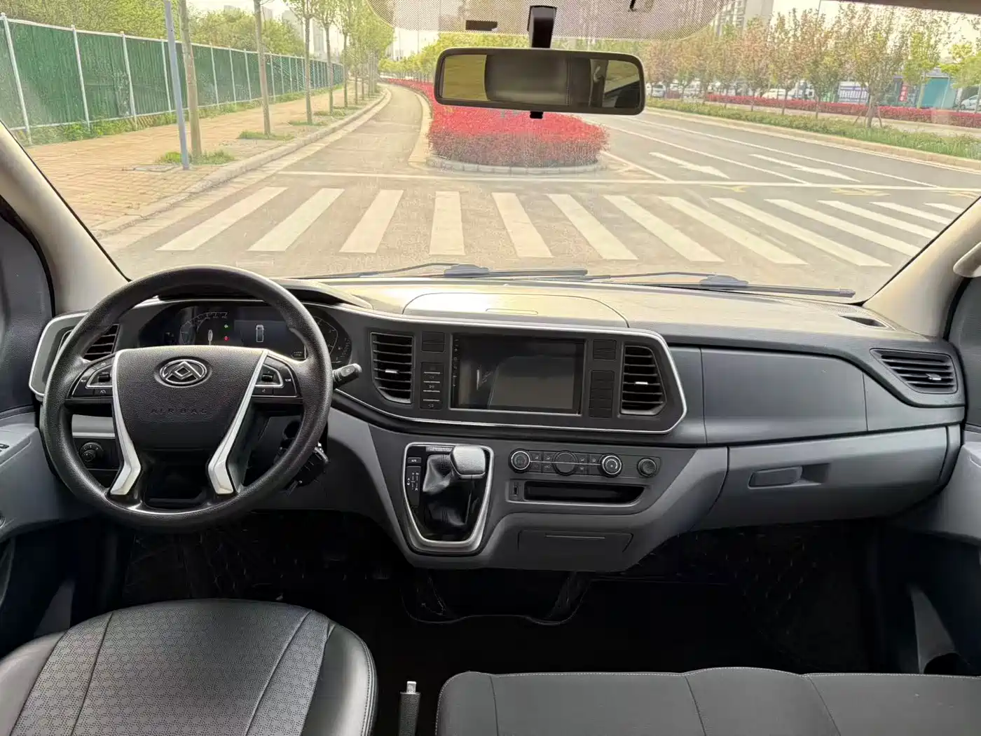 SAIC Maxus Xintu V80 2024 Aoyun 6AMT Short Wheelbase Ultra-low Roof 147Ps 7/8/9-seater фото 12