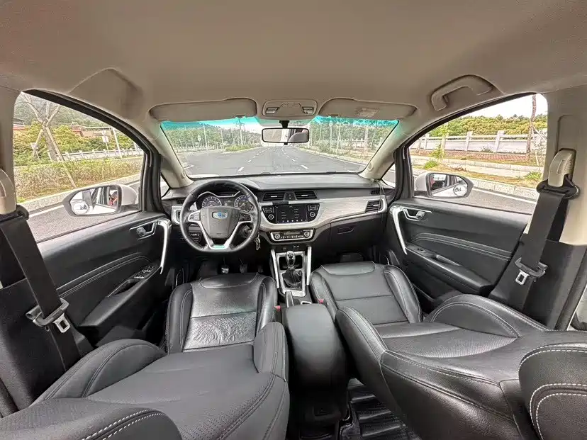 Фото 14 - Geely Vision X3