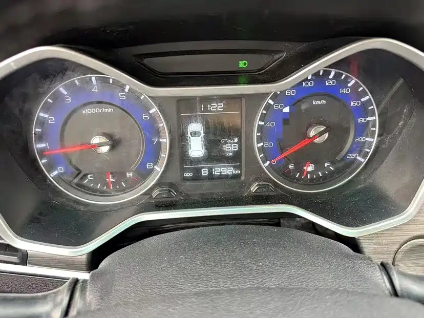 Фото 19 - Geely Vision X3