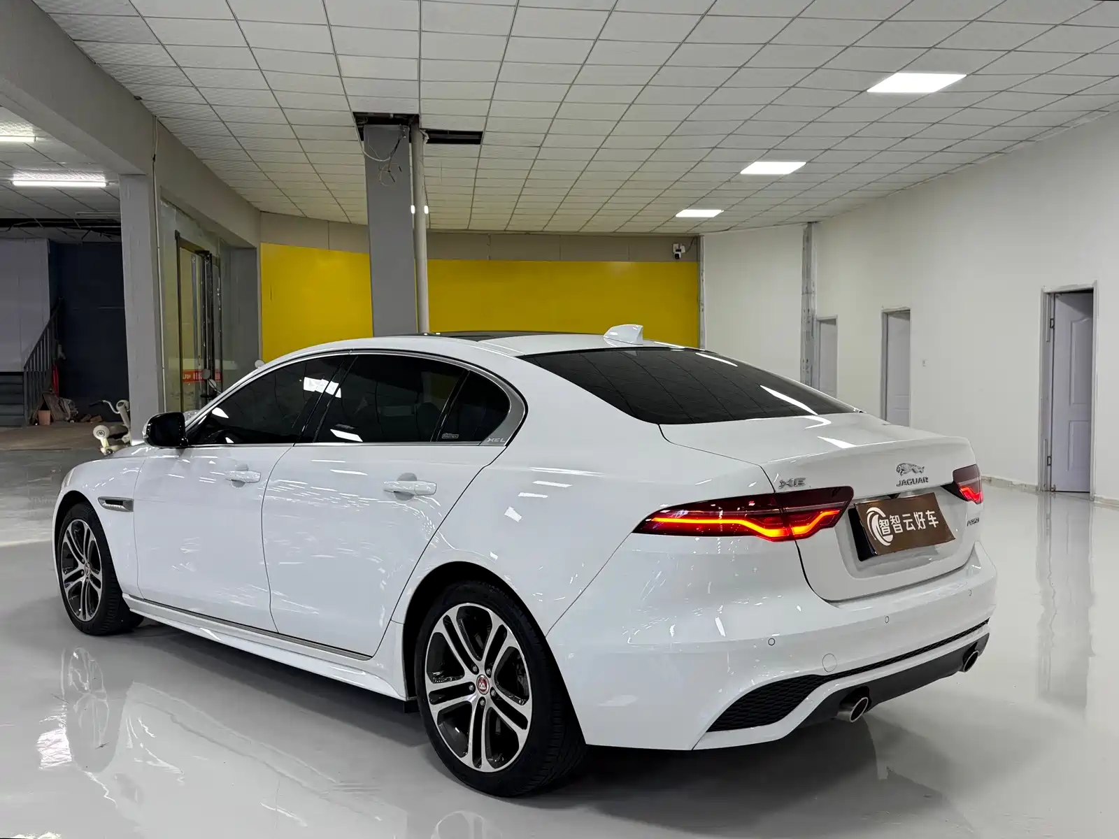 صورة 7 - Jaguar XEL