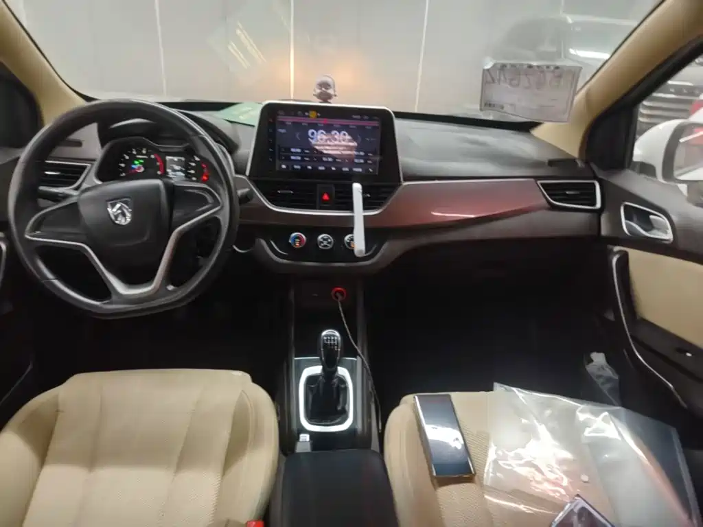 Baojun 310W 2018 2017 1.5L Manual Comfort China V