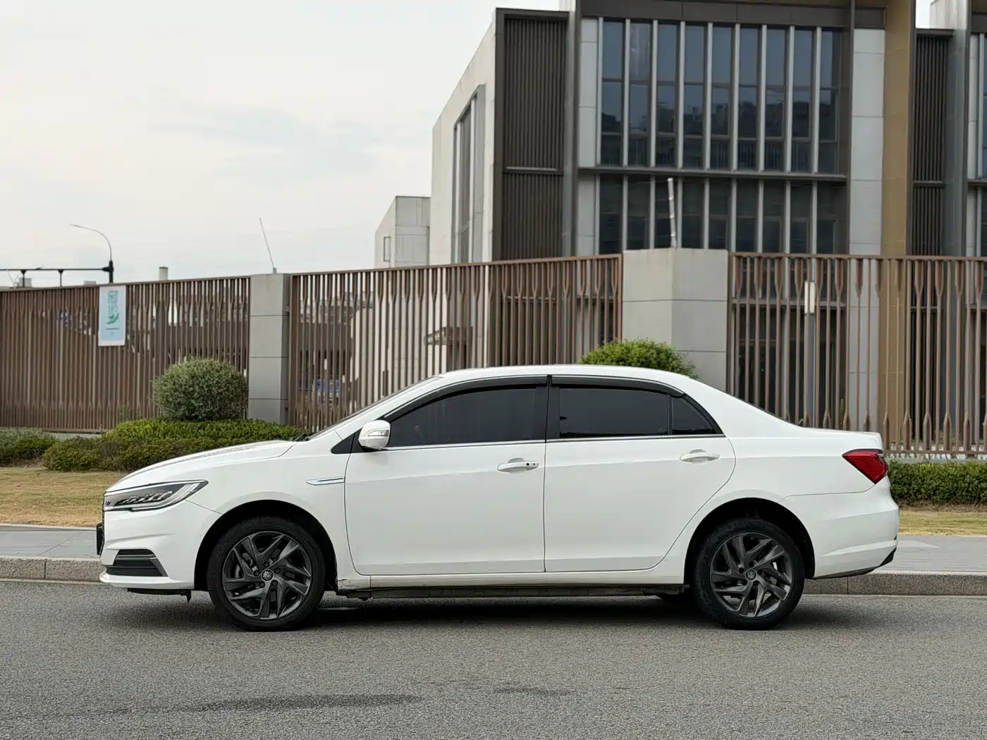 BYD Qin New Energy 2020 2019 Long Range Luxury Edition