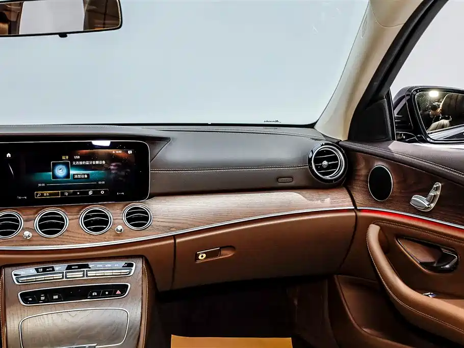 MERCEDES-BENZ E CLASS