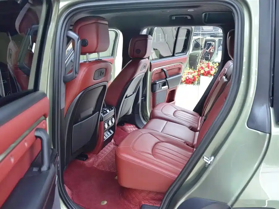 Land Rover Defender 2021 110 P400 Dark Special Edition фото 5