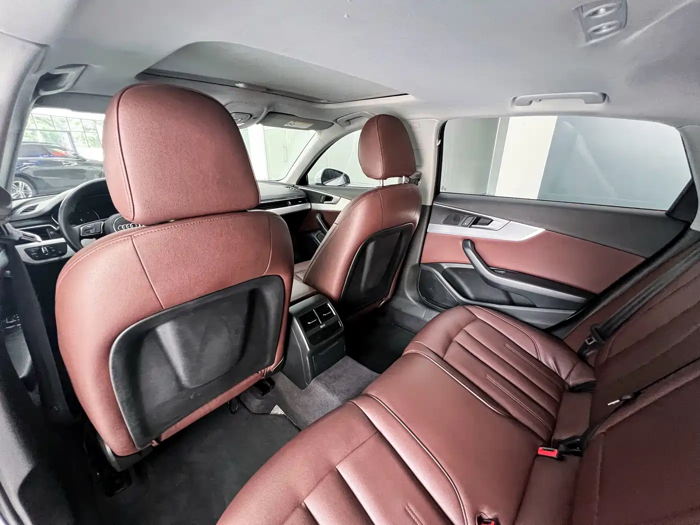 Фото 11 - Audi A4L