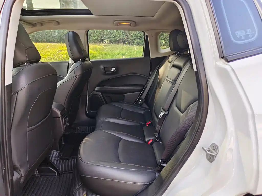 Фото 11 - Jeep Compass