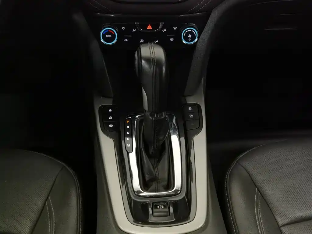 Photo 13 - Chevrolet Malibu
