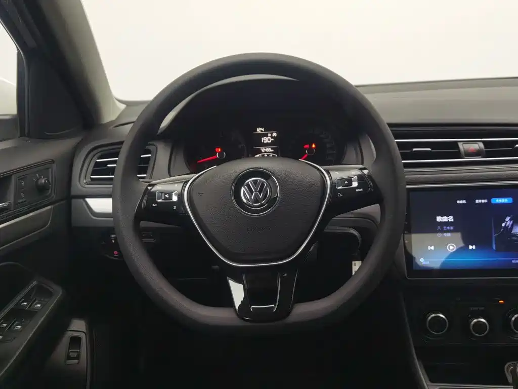 صورة 11 - Volkswagen Lavida