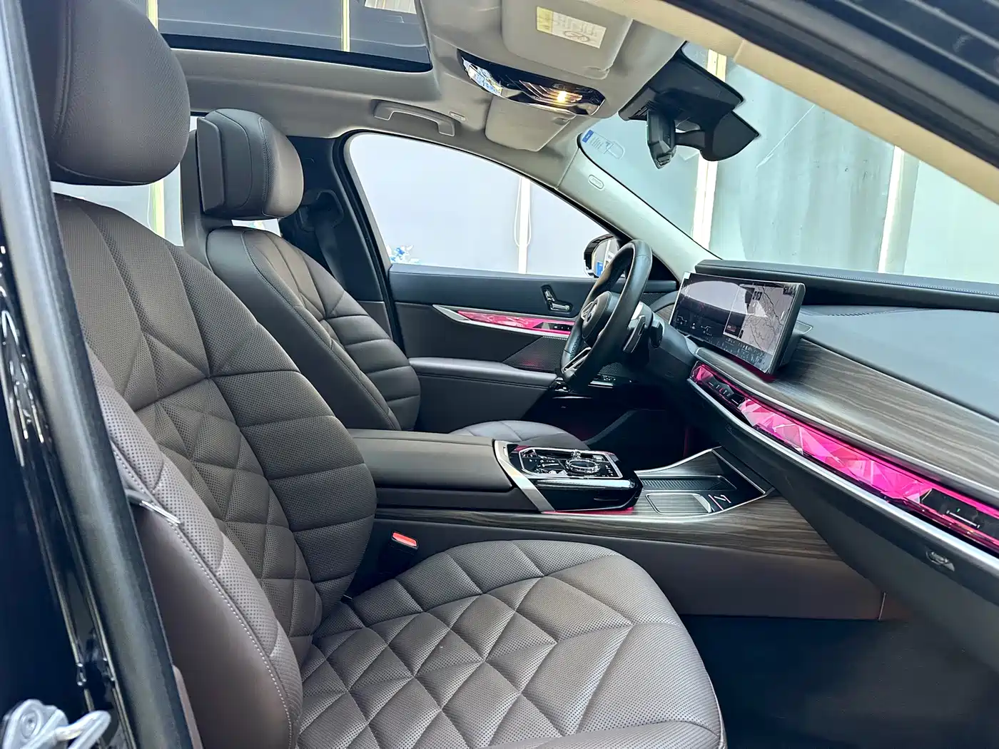 BMW 7 Series 2023 Model 735Li M Sport Package фото 10