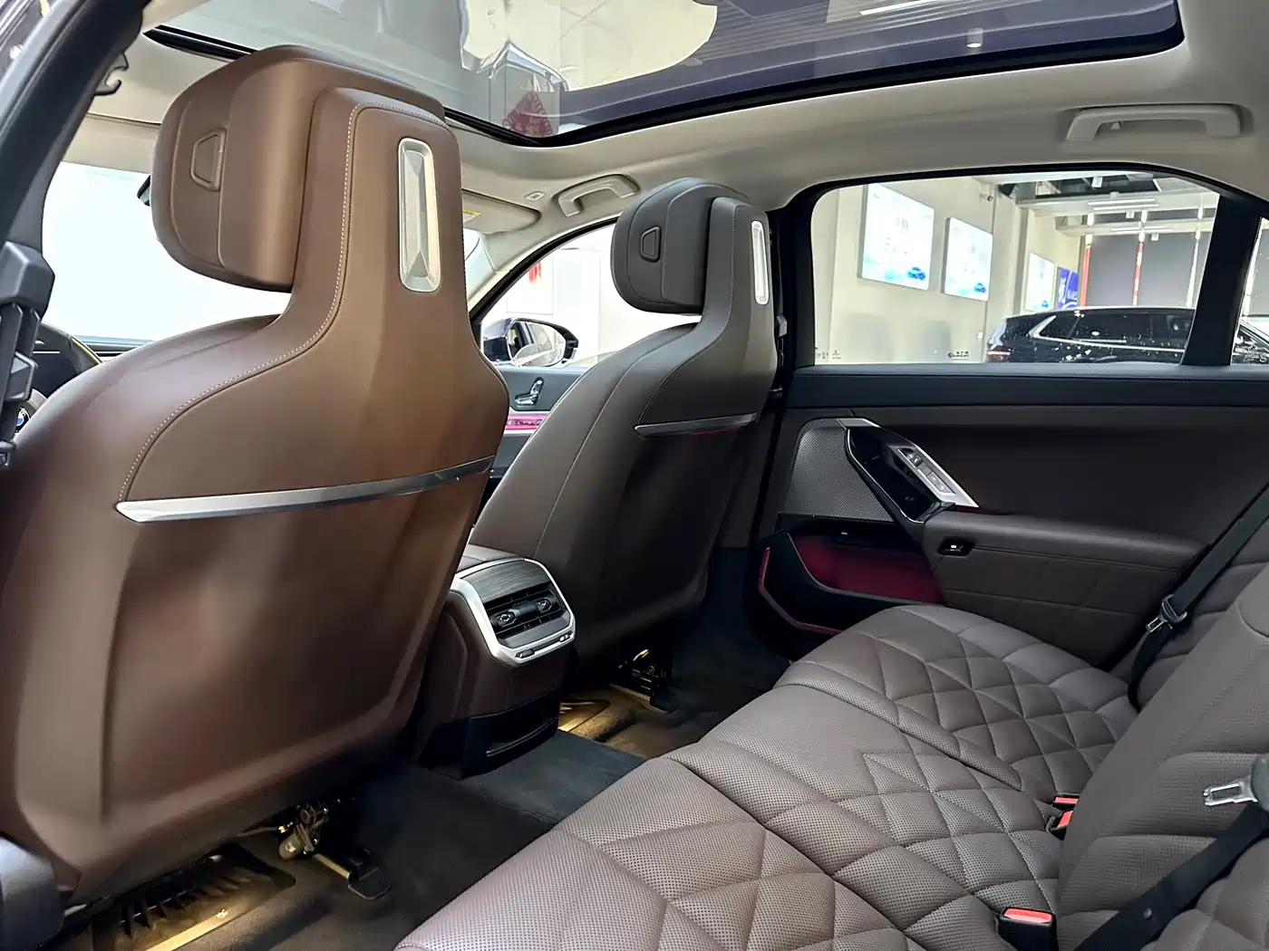 BMW 7 Series 2023 Model 735Li M Sport Package фото 9