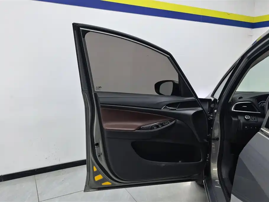 Buick GL6 2018 18T 6-Seater Premium фото 7
