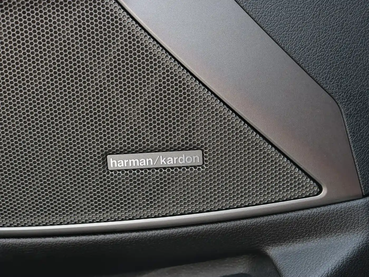 BMW 3 Series 2021 325i M Sport Night Edition фото 12